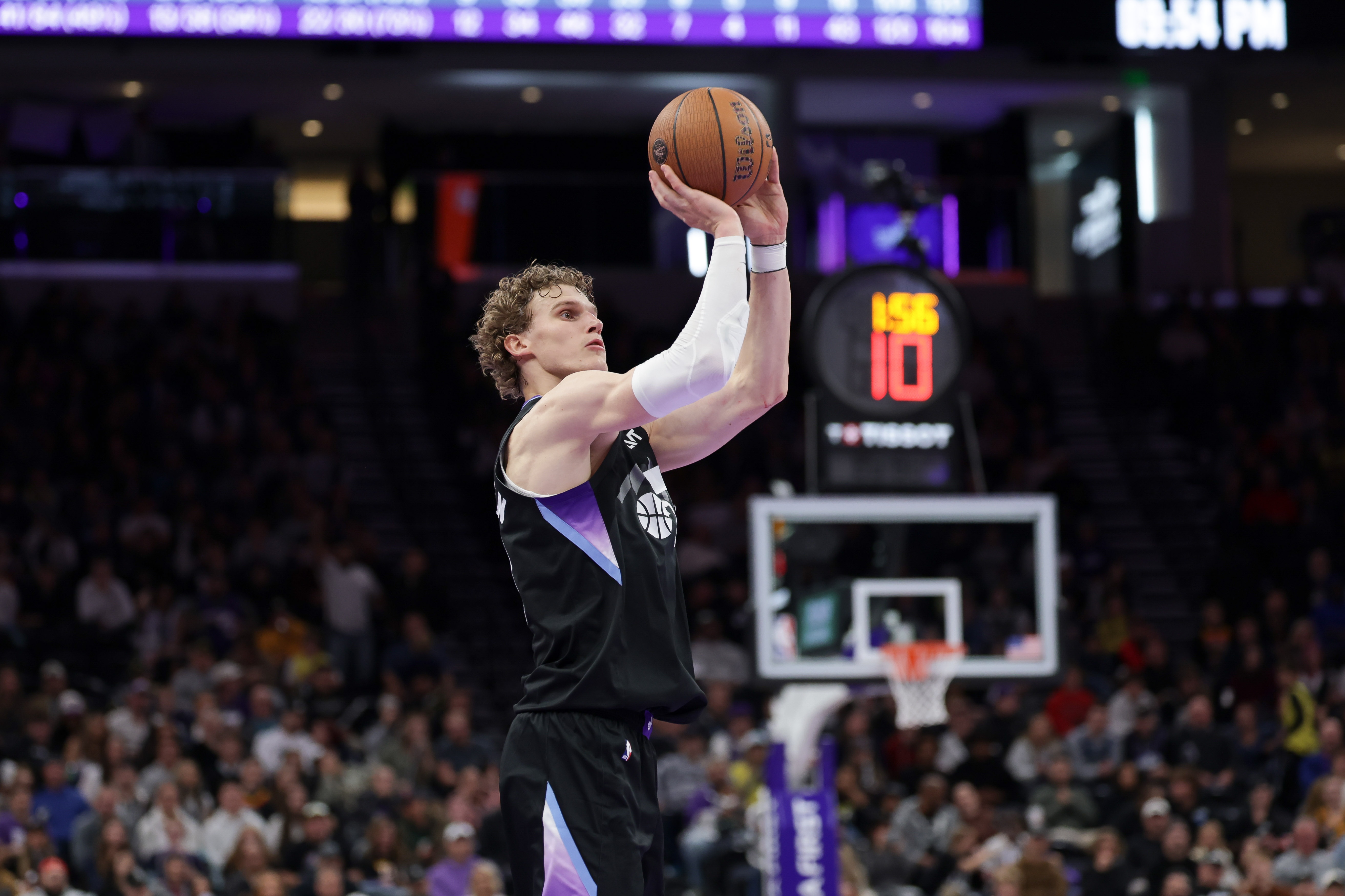 能突能投！马尔卡宁18中8&三分7中4砍下30分4板4助