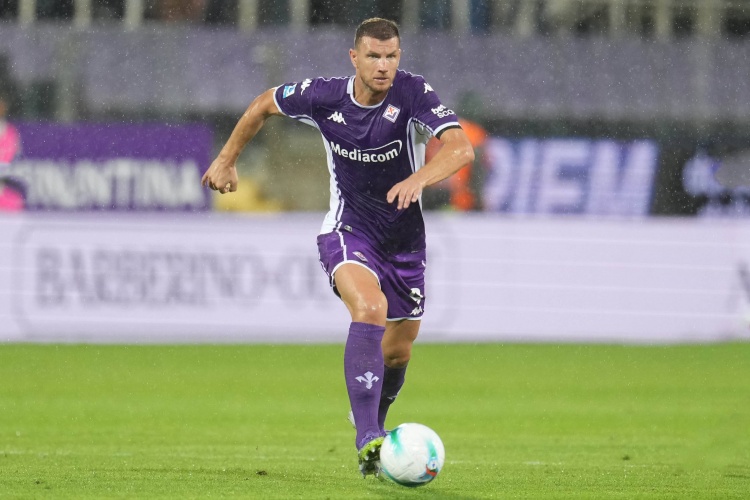 德天空：沙尔克04想签哲科但缺钱，另外他们面临巴黎FC的竞争