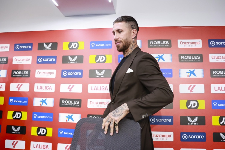 老板在热身？塞尔：塞维考虑签拉莫斯，几周前他欲4亿欧收购塞维